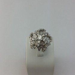 Złoty pierścionek z brylantem 0.30 ct i diamentami 1.88 ct